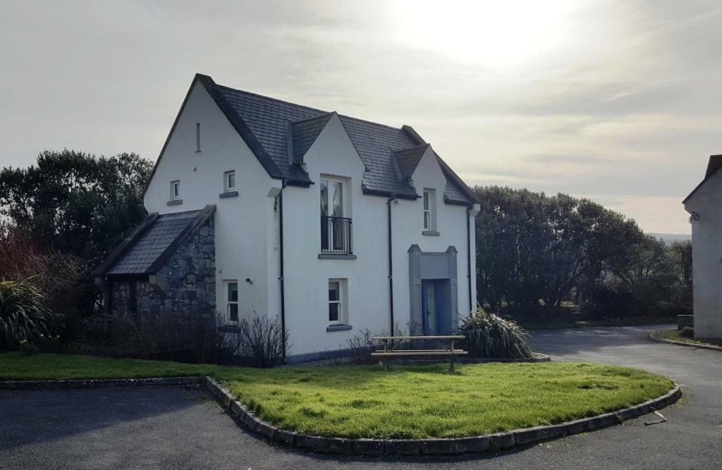 Villa Doolin Court Exterior foto